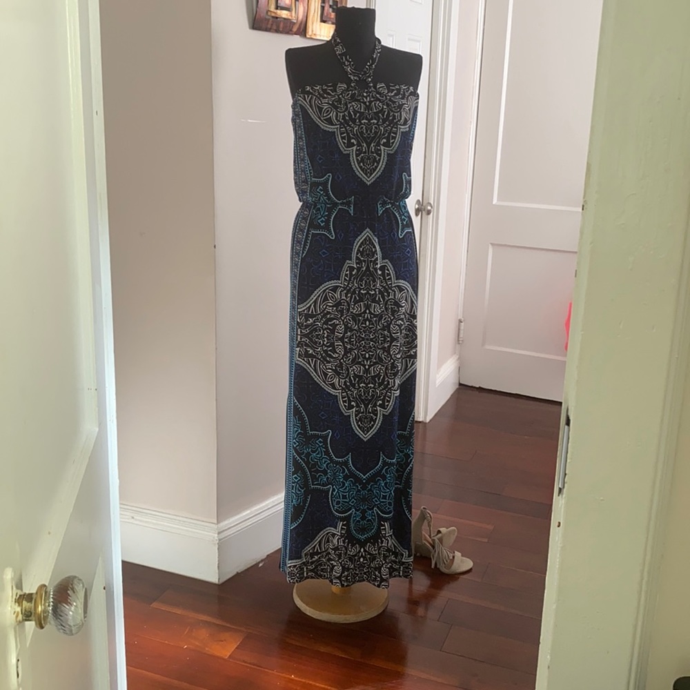 White House black market maxi dress 👗 !!
